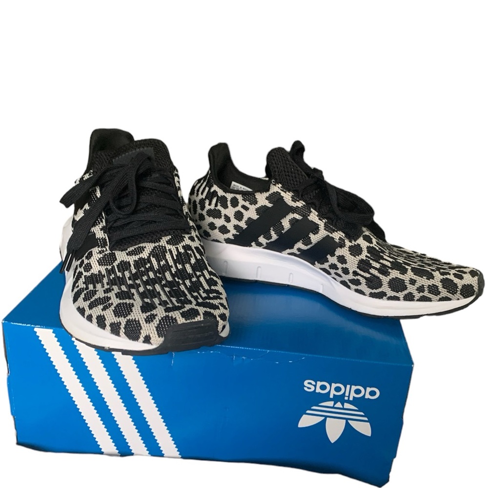 adidas Originals Women's Swift Run Shoes Grey/Black | Size 9